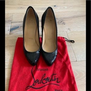✨AUTHENTIC✨ Christian Louboutin black sequin pumps
